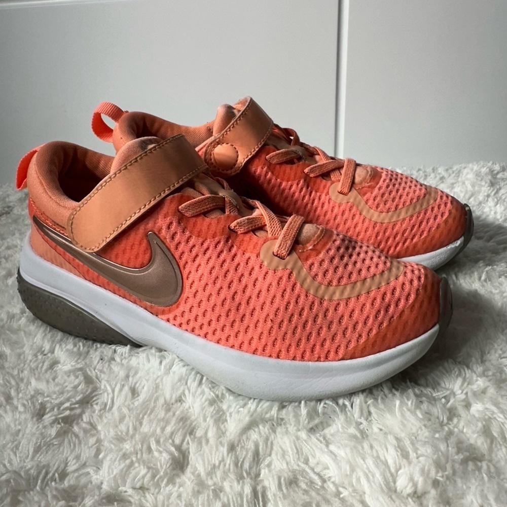 Nike Project Pod 'Atomic Orange Bronze' CQ4398-600
Kids 1Y